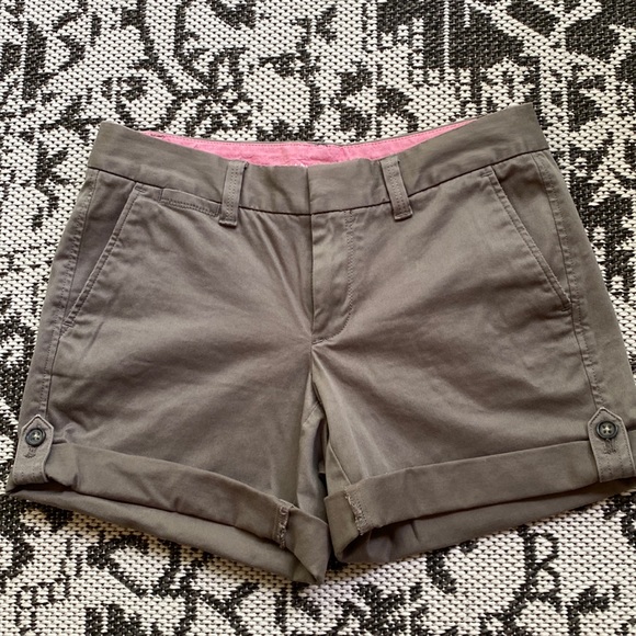 Banana republic khaki shorts. Size 2P - Picture 1 of 8